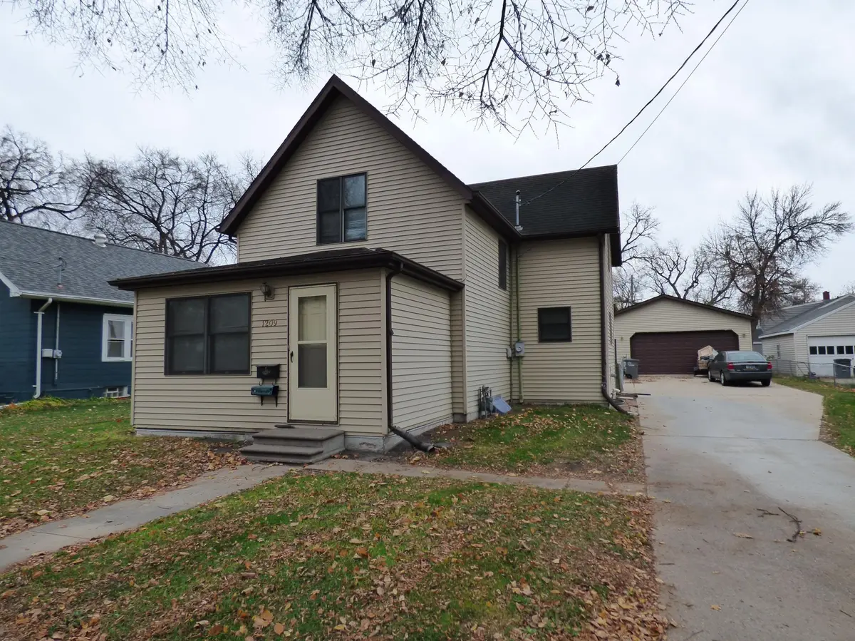 1209 2nd AVE S, Moorhead, MN 56560