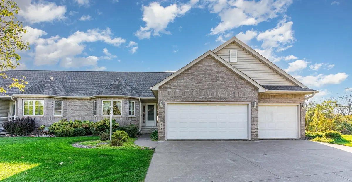 912 Aurora CIR, Red Wing, MN 55066