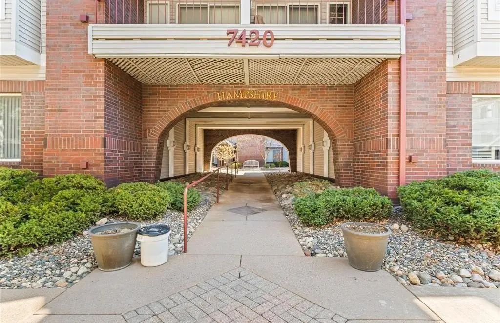 7420 Edinborough WAY #6106, Edina, MN 55435