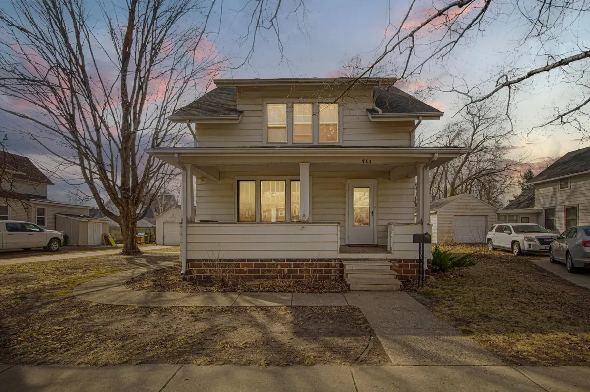 711 3rd ST NW, Faribault, MN 55021
