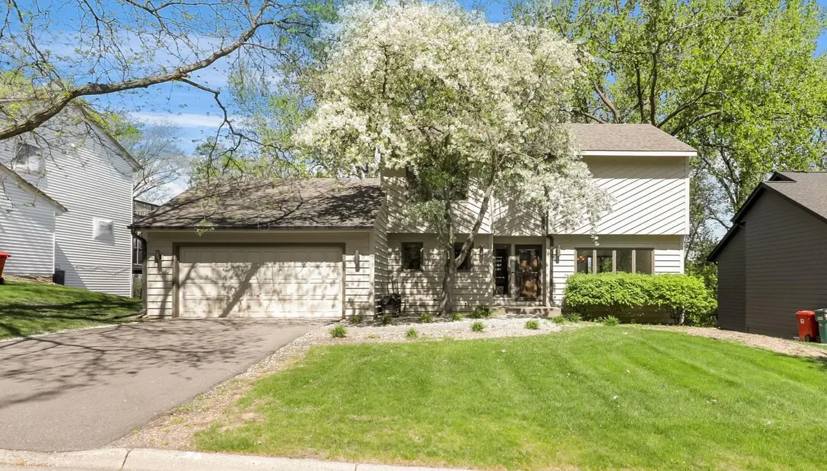 7930 Rhode Island CIR, Bloomington, MN 55438