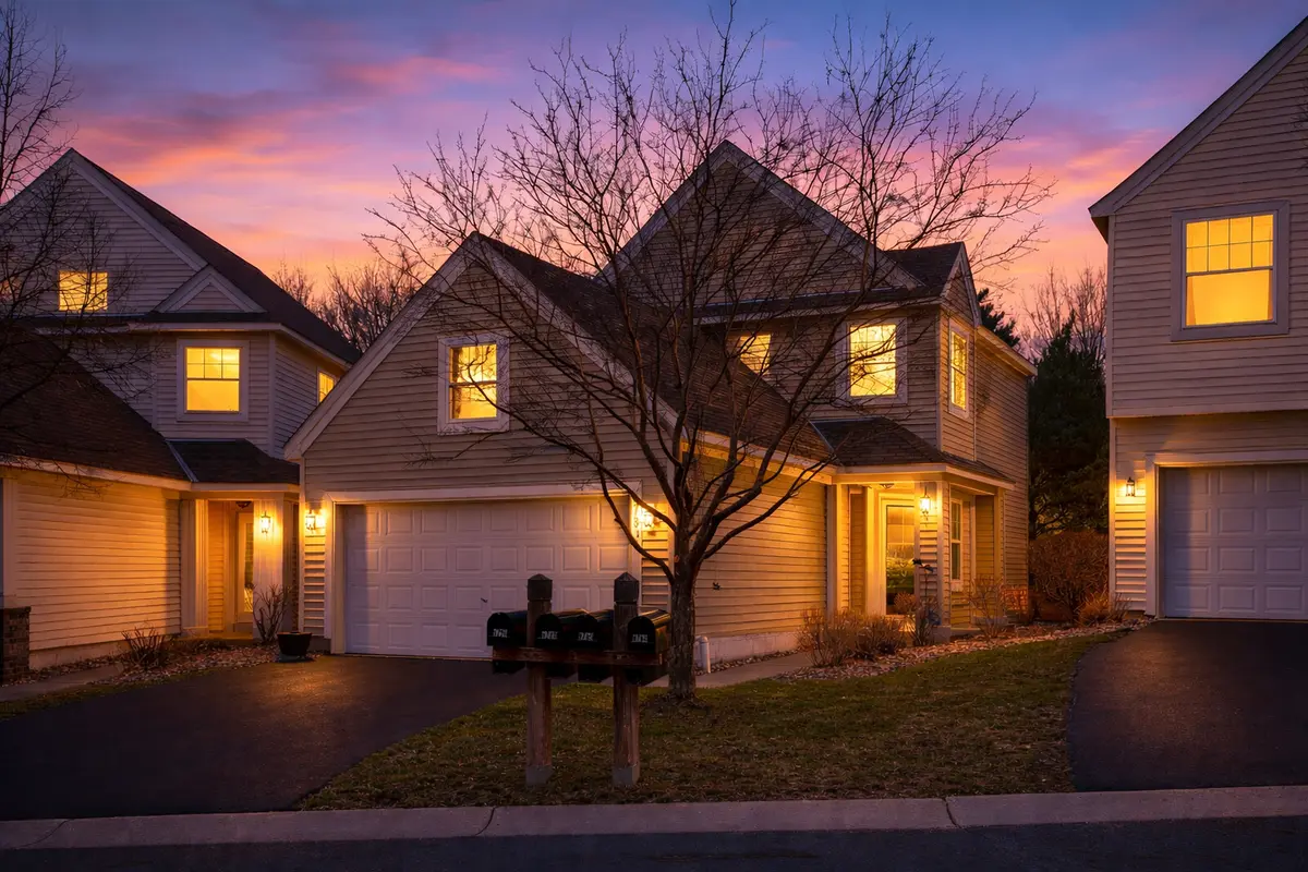 8789 N Bay DR, Chanhassen, MN 55317