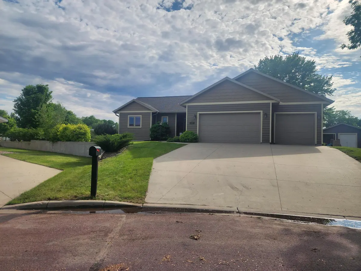212 Eastwood DR, Redwood Falls, MN 56283