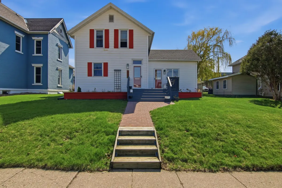 224 2nd ST E, Wabasha, MN 55981