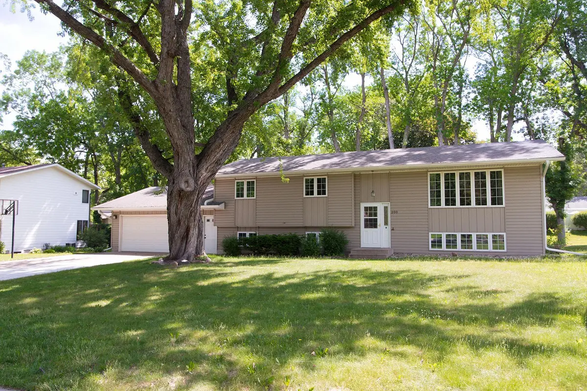 200 Interwood DR, Glencoe, MN 55336