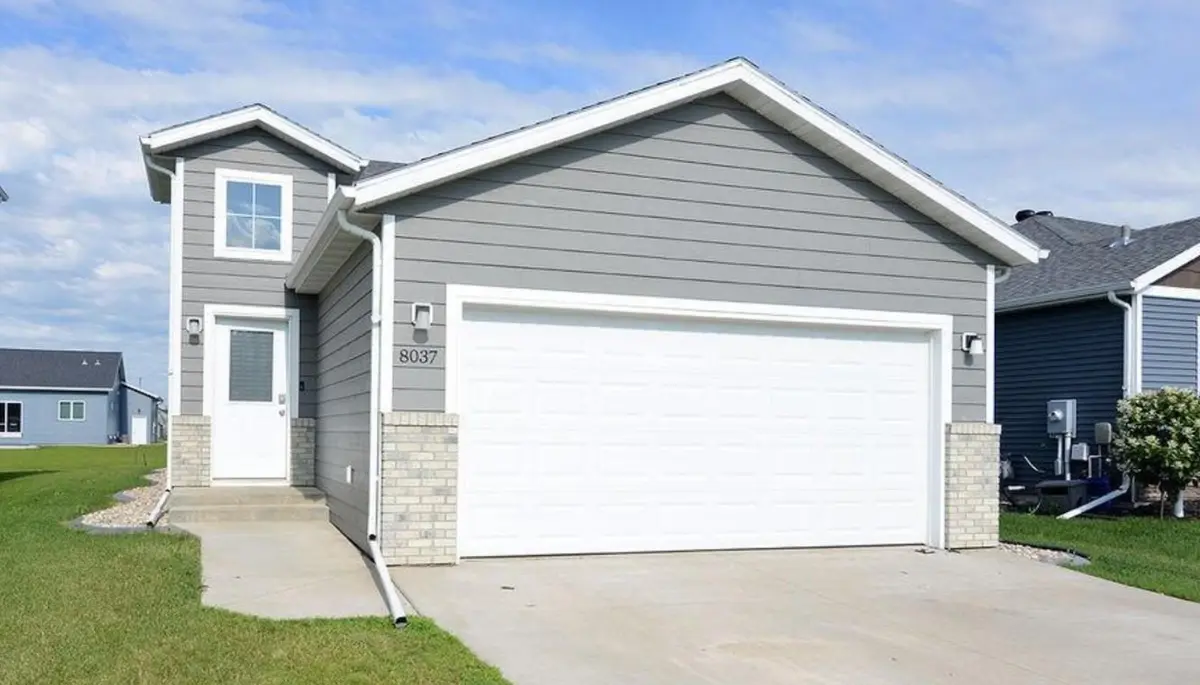 8037 Goldfinch DR, Horace, ND 58047
