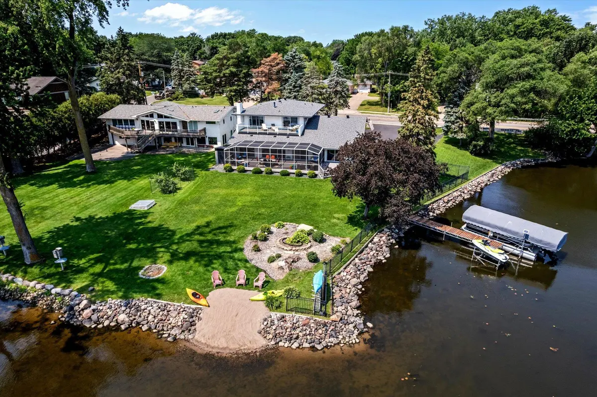 2065 Long Lake RD, New Brighton, MN 55112