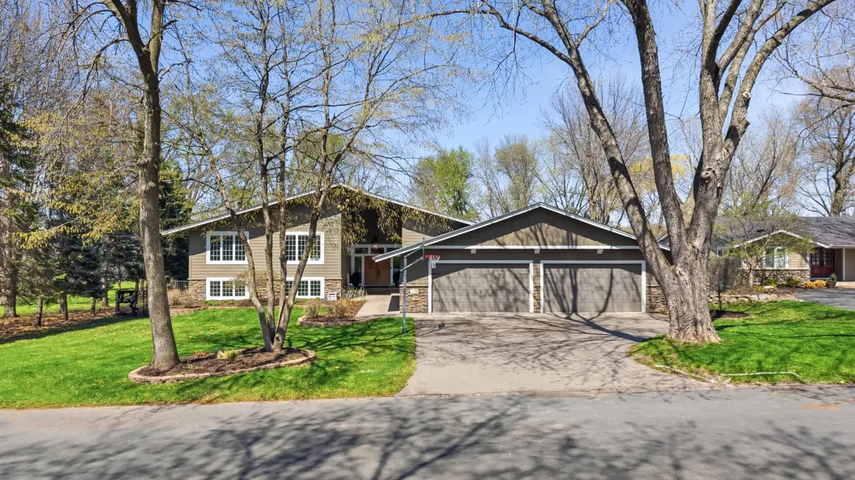 6570 Rustic RD SE, Prior Lake, MN 55372