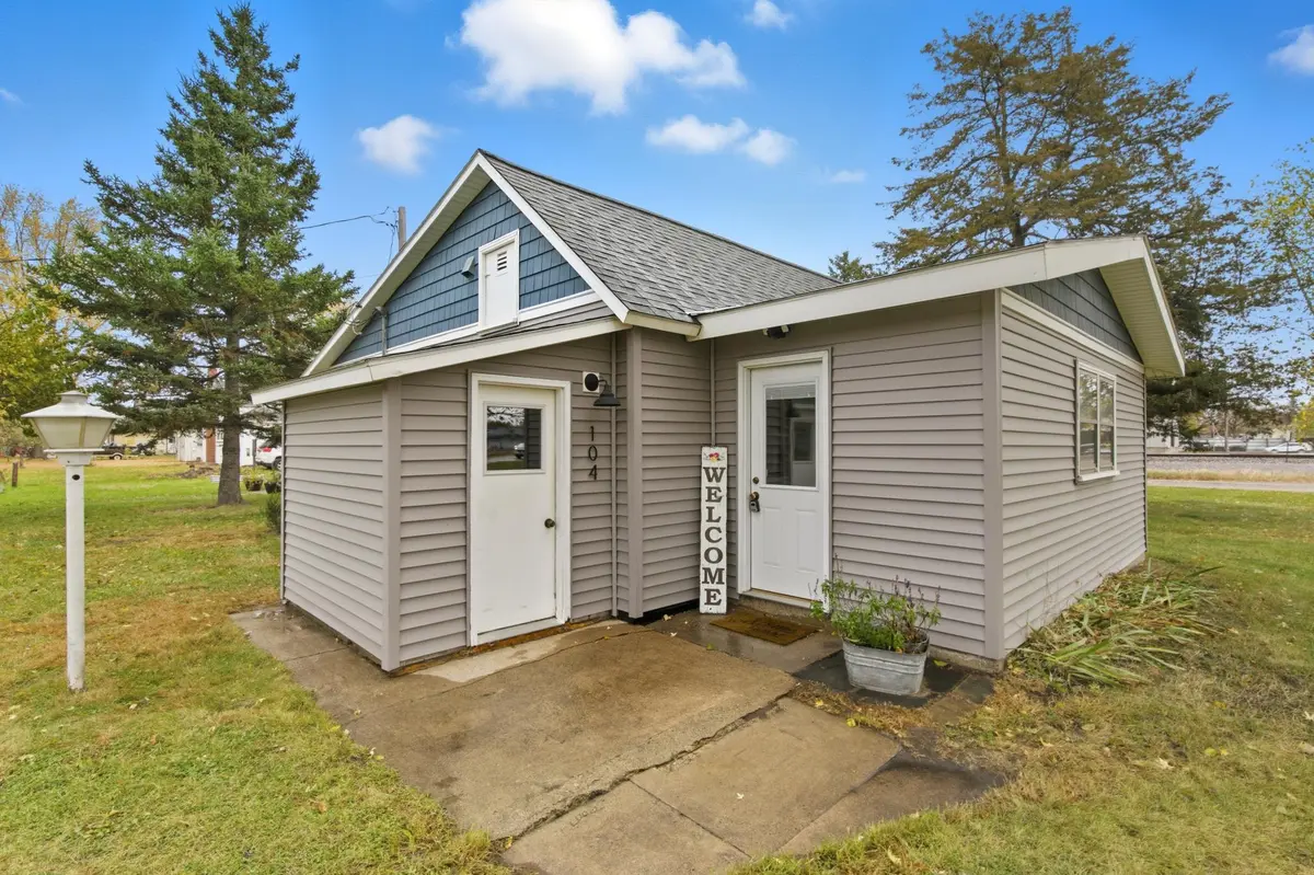104 W Centre ST, Royalton, MN 56373
