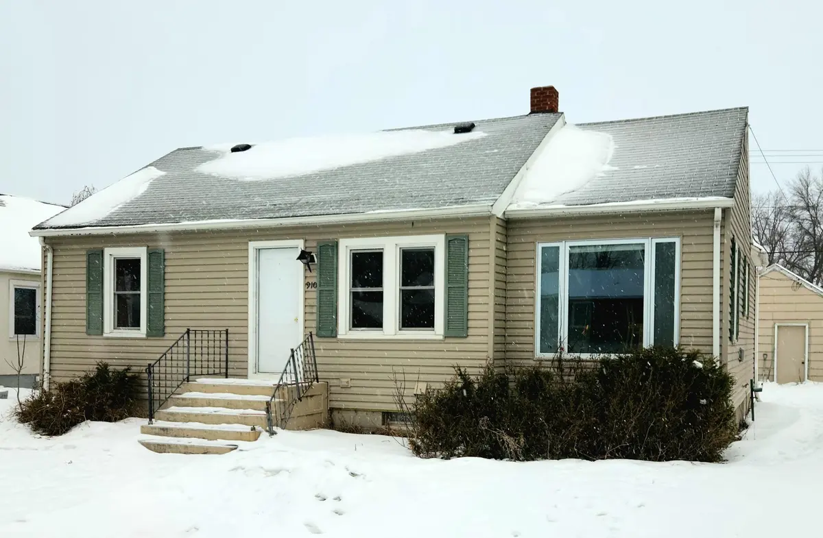 910 11th ST, International Falls, MN 56649