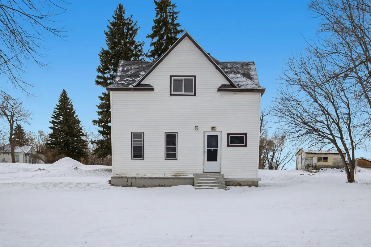 842 Center ST, Enderlin, ND 58027
