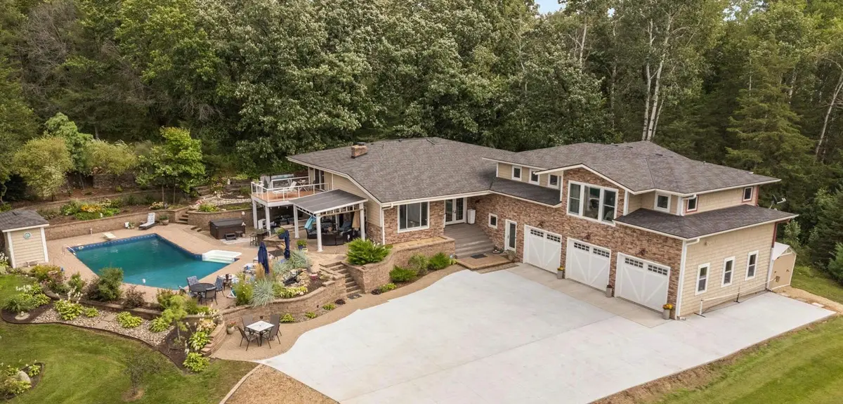 217 Cedar DR W, Hudson, WI 54016