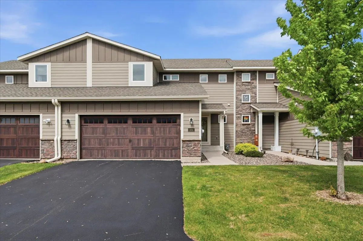 10786 Retreat LN, Woodbury, MN 55129