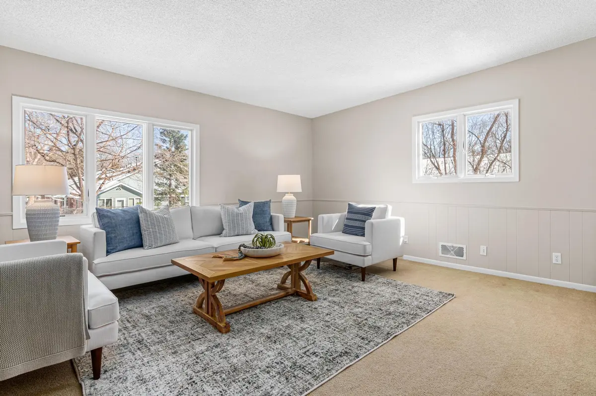 1127 Oakcrest AVE, Roseville, MN 55113