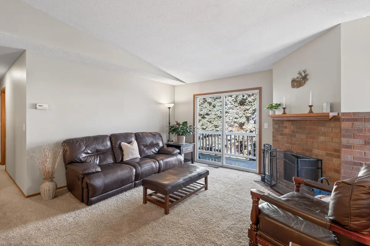 1046 E Travelers TRL #39, Burnsville, MN 55337