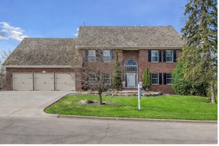 7600 Delaney BLVD, Edina, MN 55439