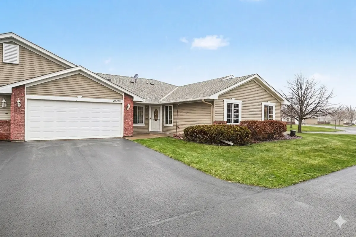 25555 Park LN, Shorewood, MN 55331