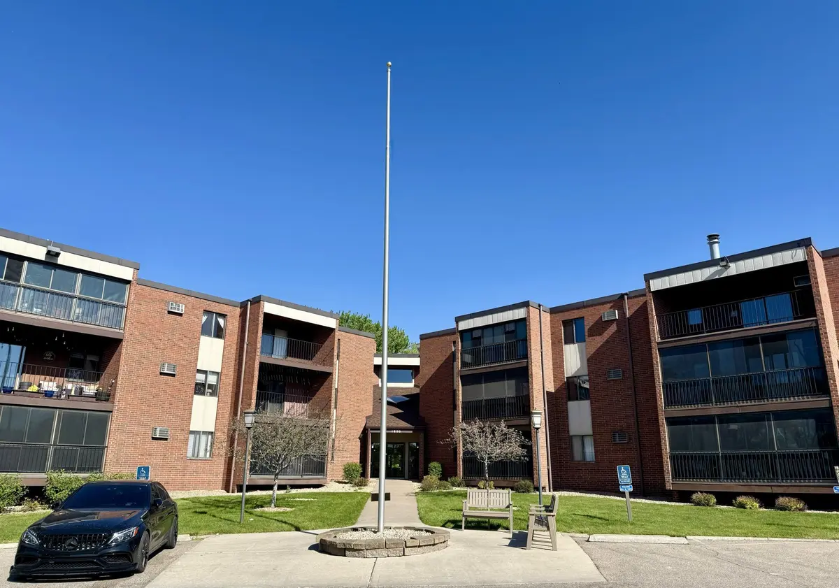 1800 Riverwood DR #318, Burnsville, MN 55337