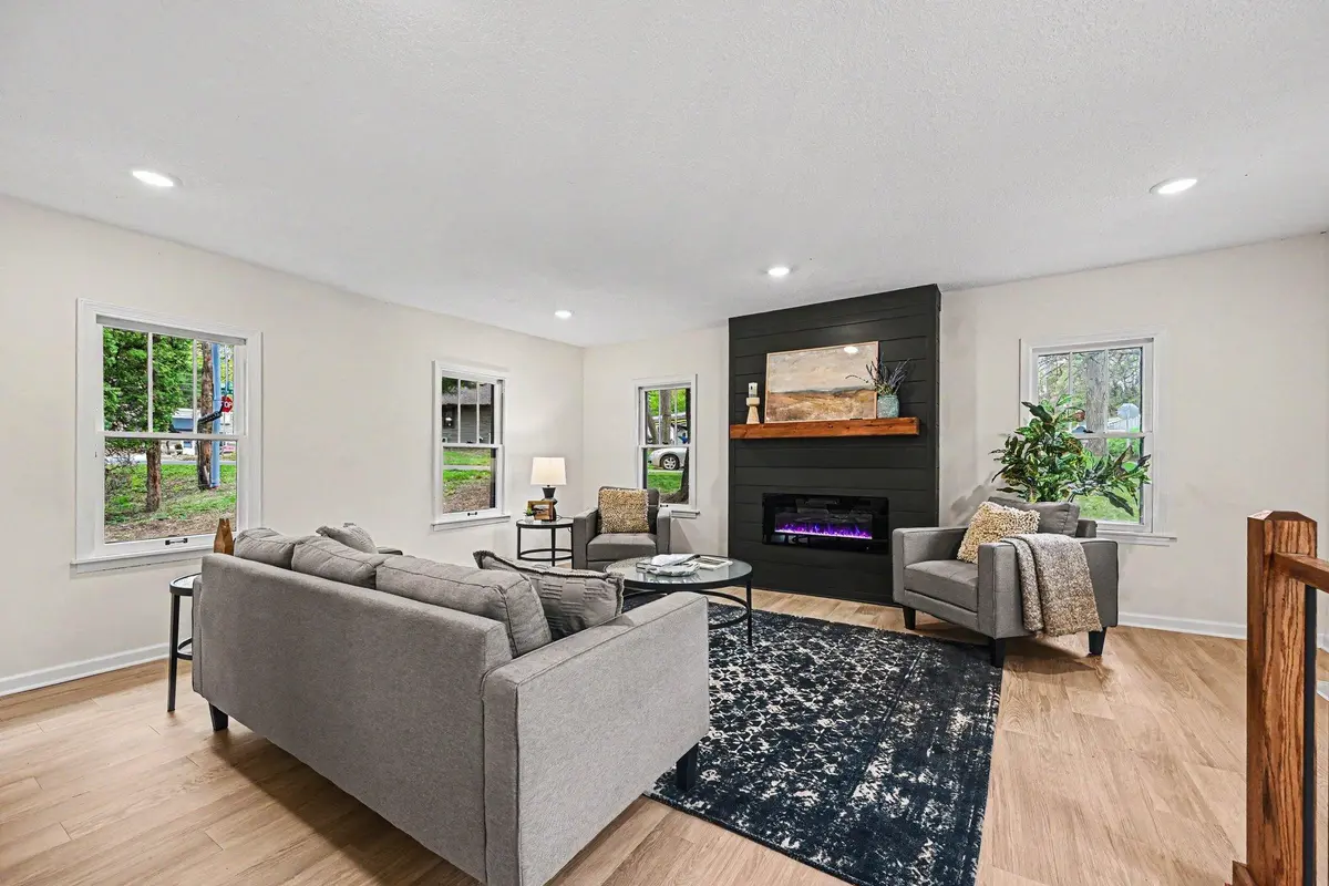 87 Juniper ST, Mahtomedi, MN 55115