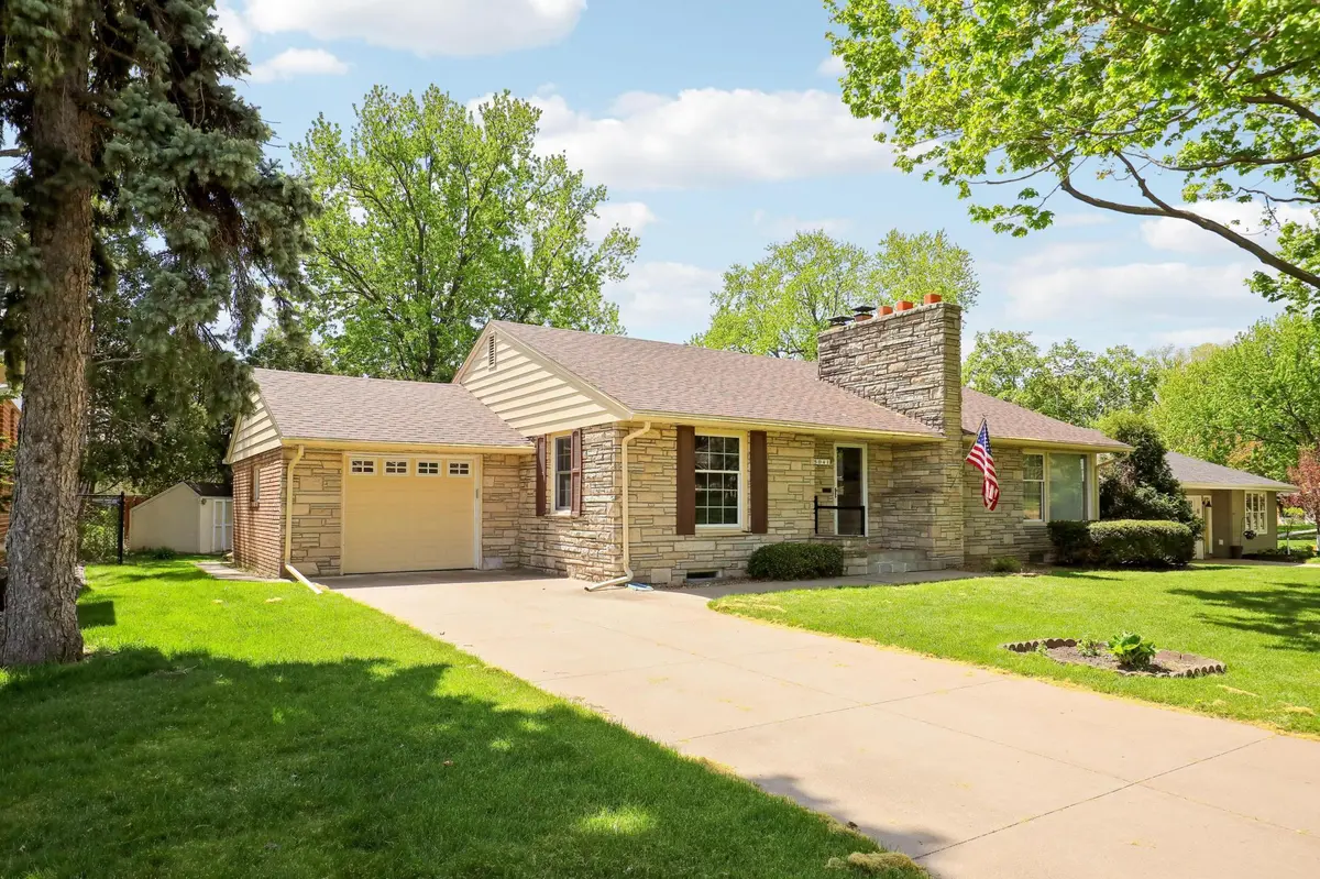 5041 Richmond DR, Edina, MN 55436