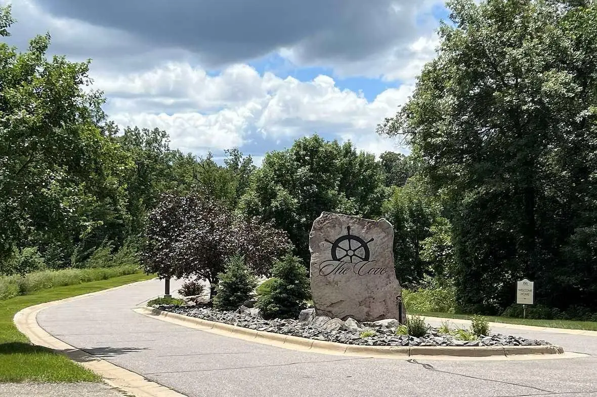 6635 Captains DR NW, Sauk Rapids, MN 56379