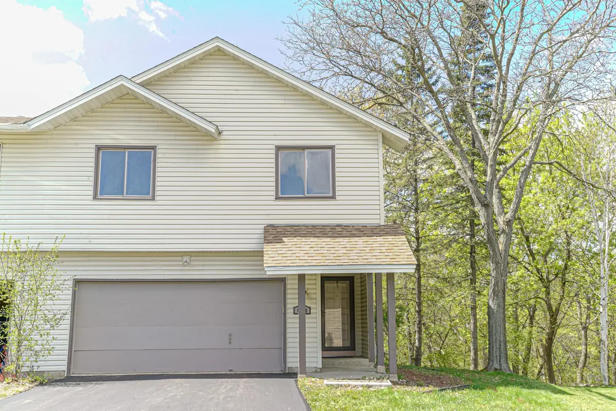 6700 Kara DR, Eden Prairie, MN 55346