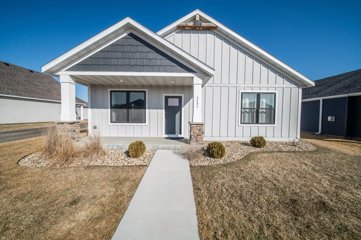 5247 Harvest Lake DR NW, Rochester, MN 55901