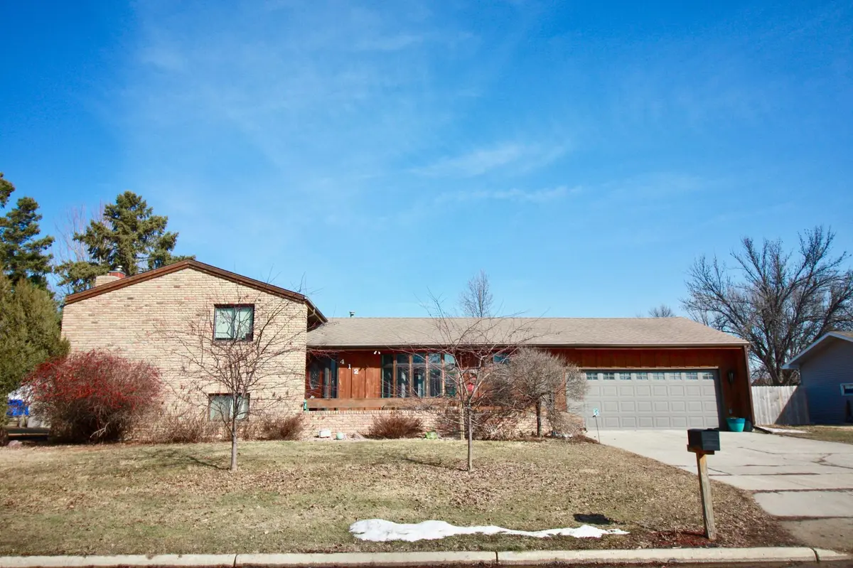 412 18th AVE N, Wahpeton, ND 58075
