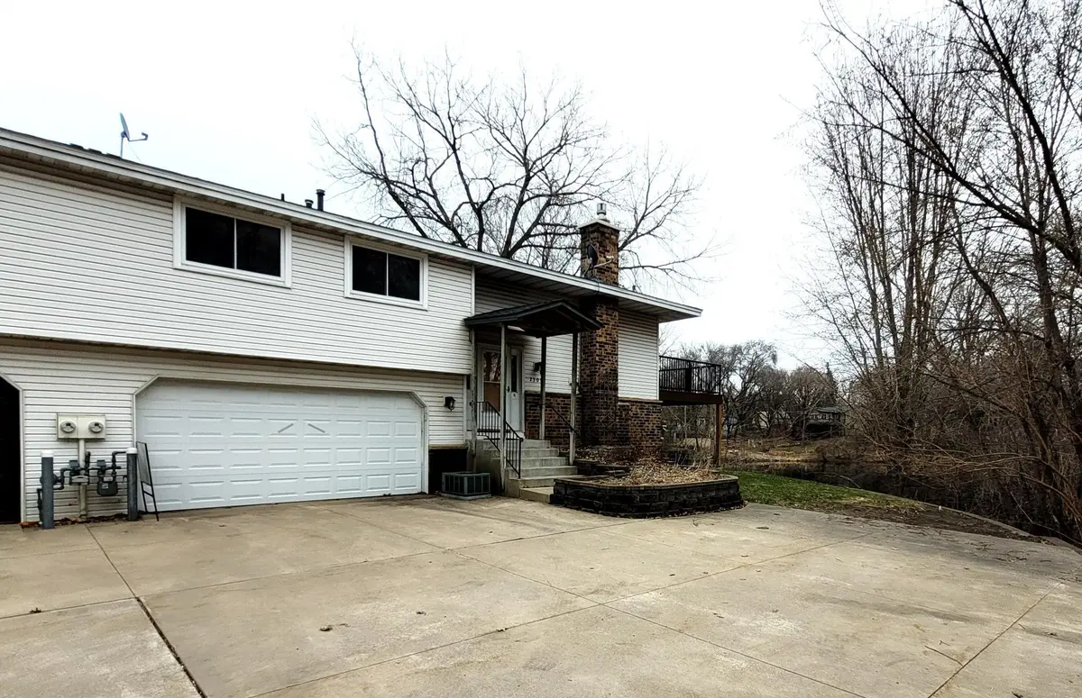 2305 E 122nd ST, Burnsville, MN 55337
