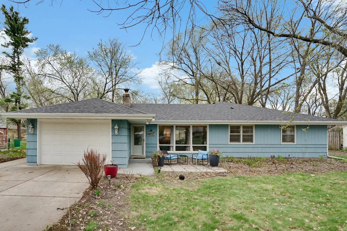 7877 Sunnyside RD, Mounds View, MN 55112