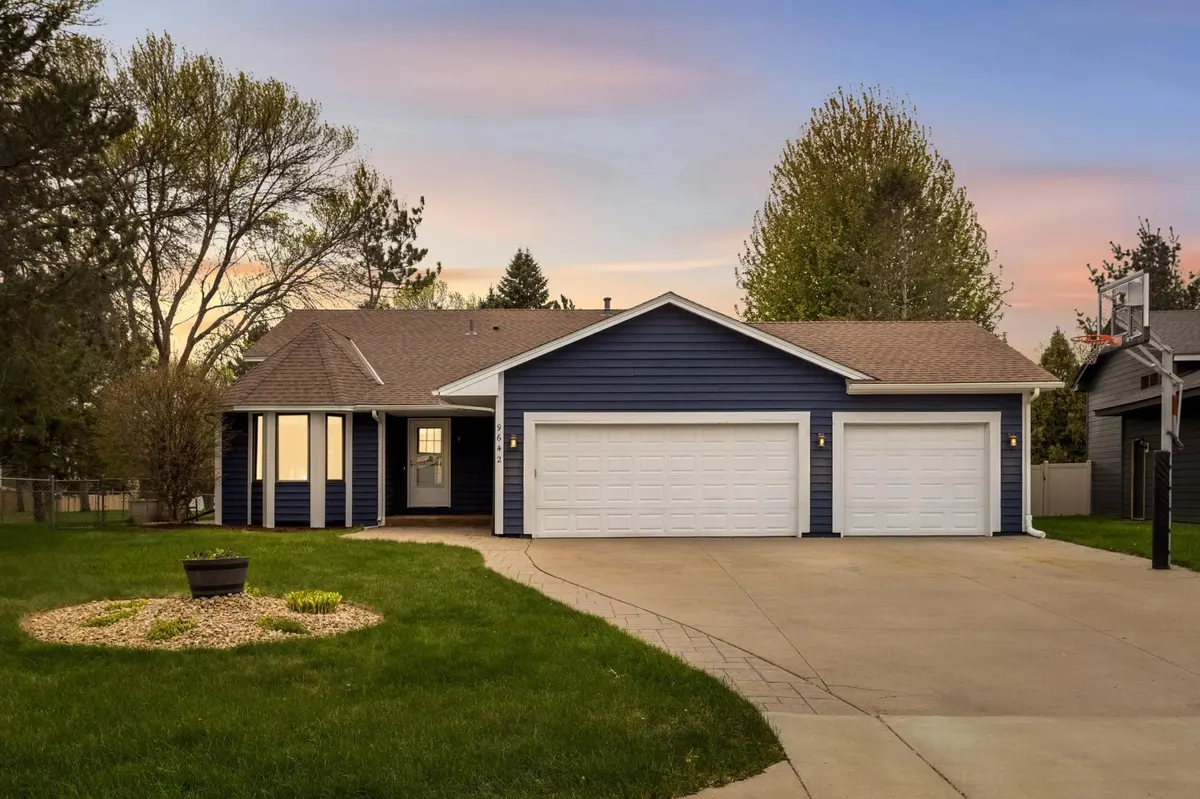 9642 Lakeside TRL, Champlin, MN 55316