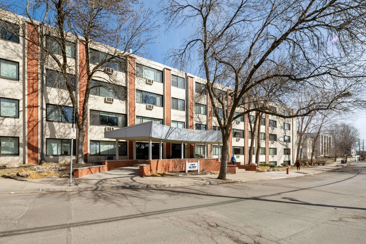 2700 W 44th ST #302, Minneapolis, MN 55410