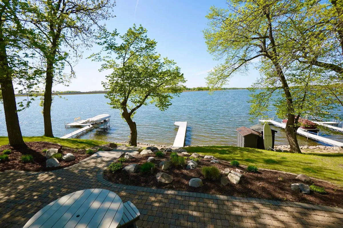 4916 189th AVE NW, New London, MN 56273