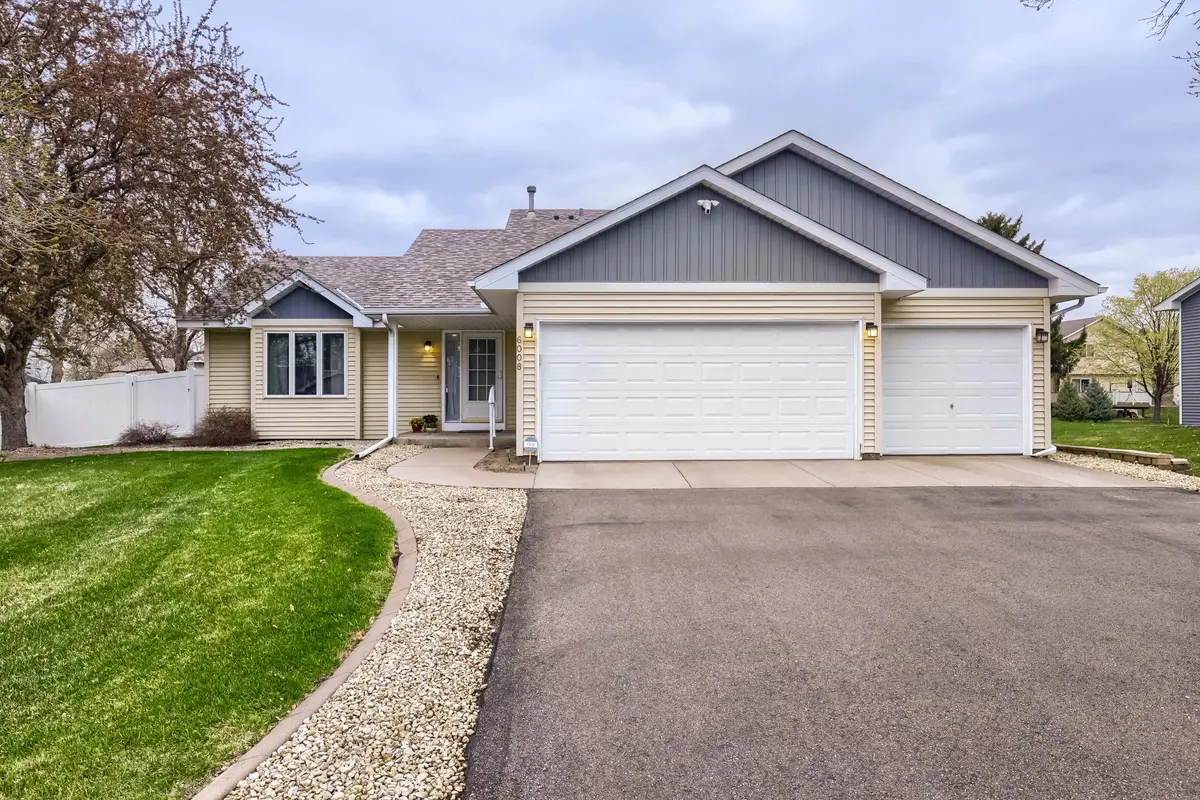 6008 91st TRL N, Brooklyn Park, MN 55443