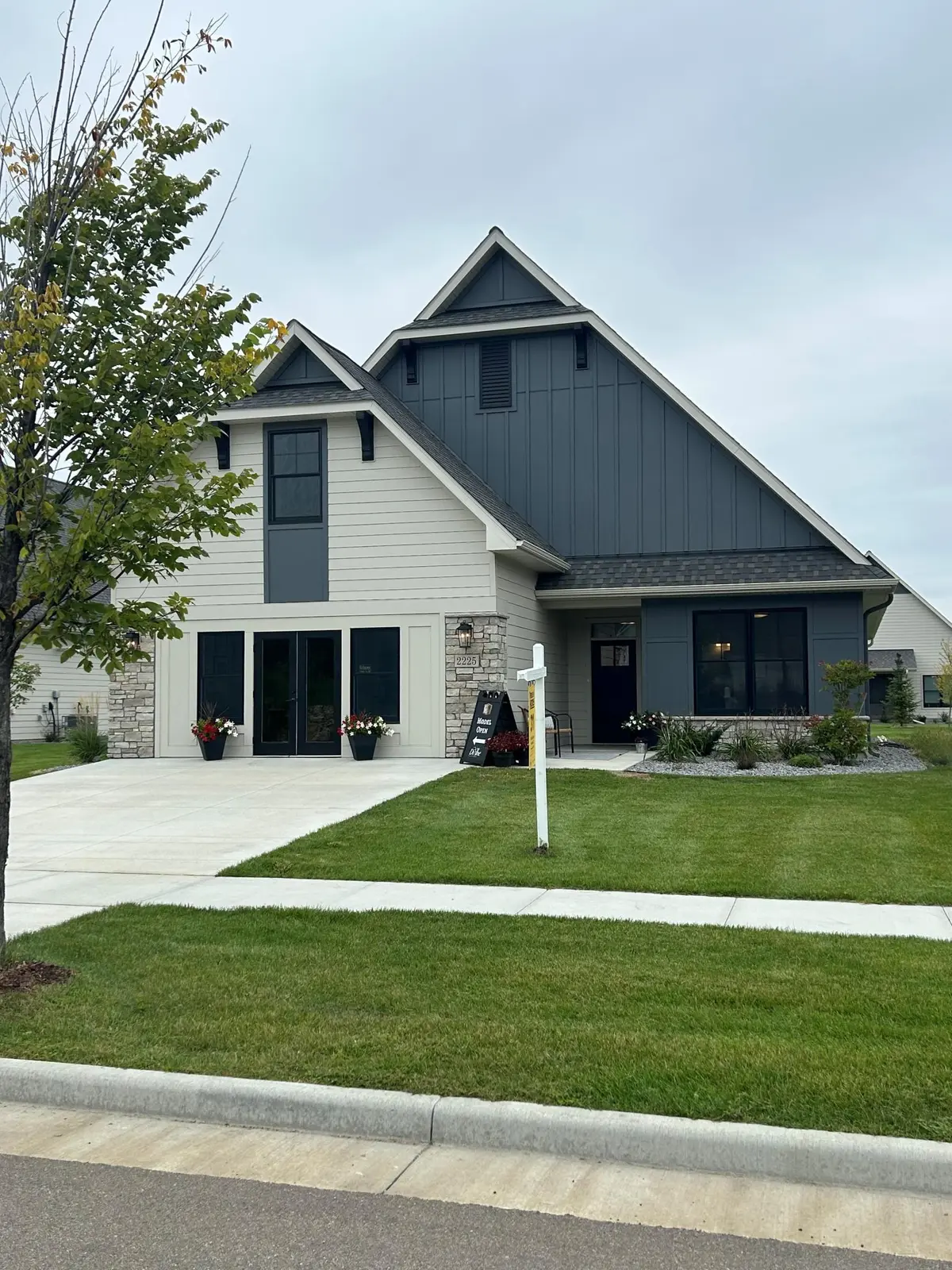 2225 Sharon LN, Hudson, WI 54016