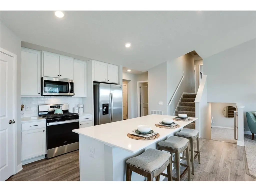 17476 Dulles LN, Lakeville, MN 55044