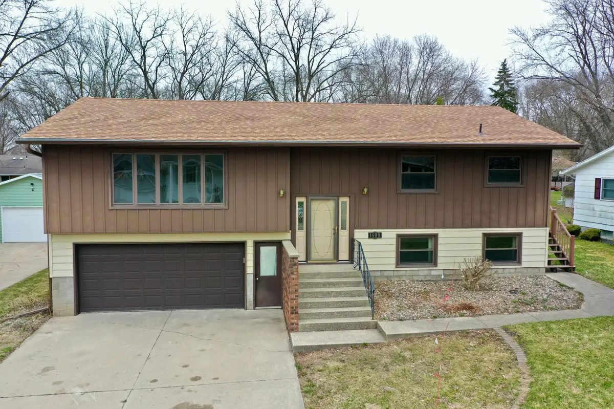 1609 7 1/2 ST SW, Willmar, MN 56201