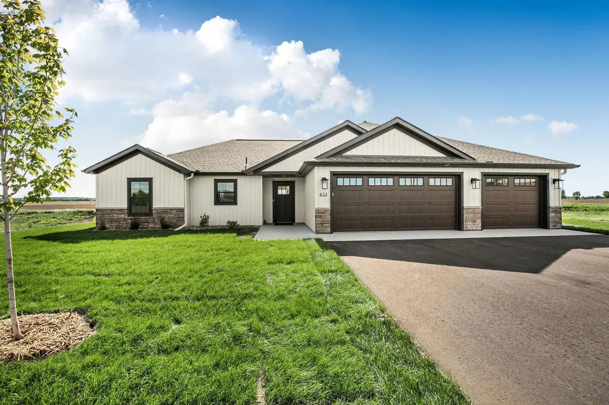 833 3rd Ave CT SW, Rice, MN 56367