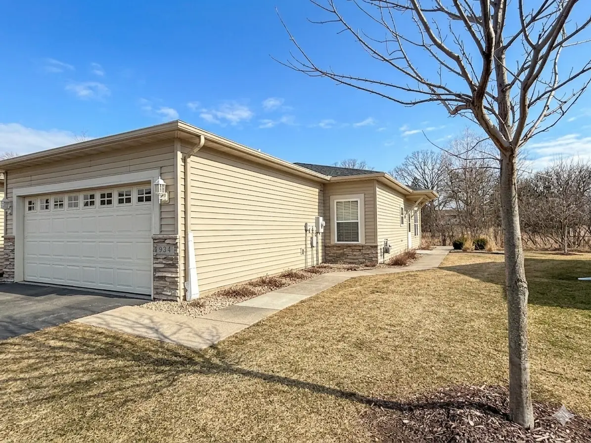 934 Serenity CIR, Young America, MN 55397
