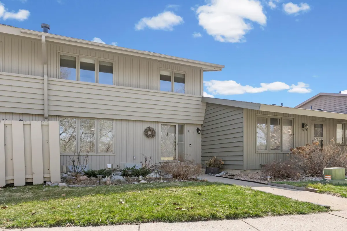 25 Walden ST, Burnsville, MN 55337