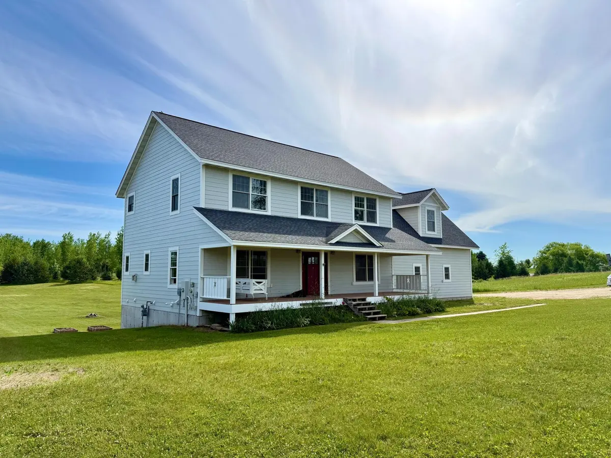 826 165th AVE, New Richmond, WI 54017