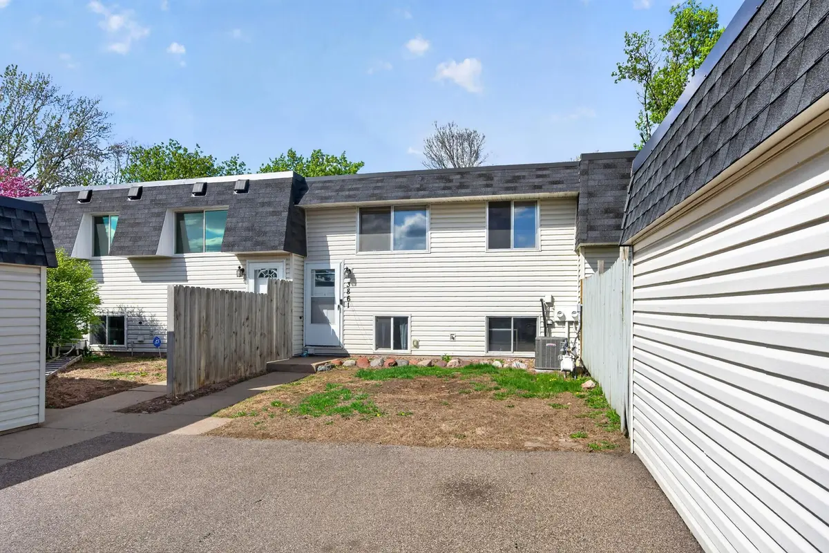3861 Conroy TRL, Inver Grove Heights, MN 55076