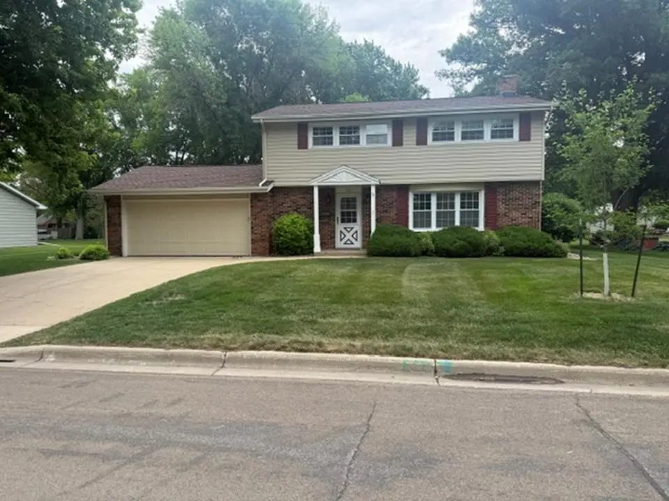 311 Meredith RD, Albert Lea, MN 56007