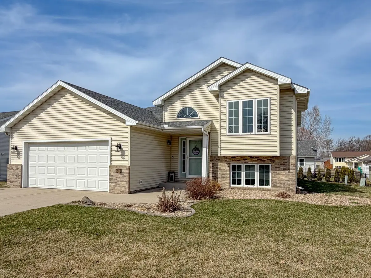 880 Myers DR NE, Owatonna, MN 55060