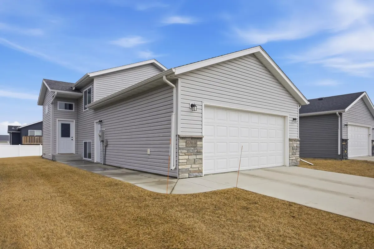 6769 70th AVE S, Horace, ND 58047
