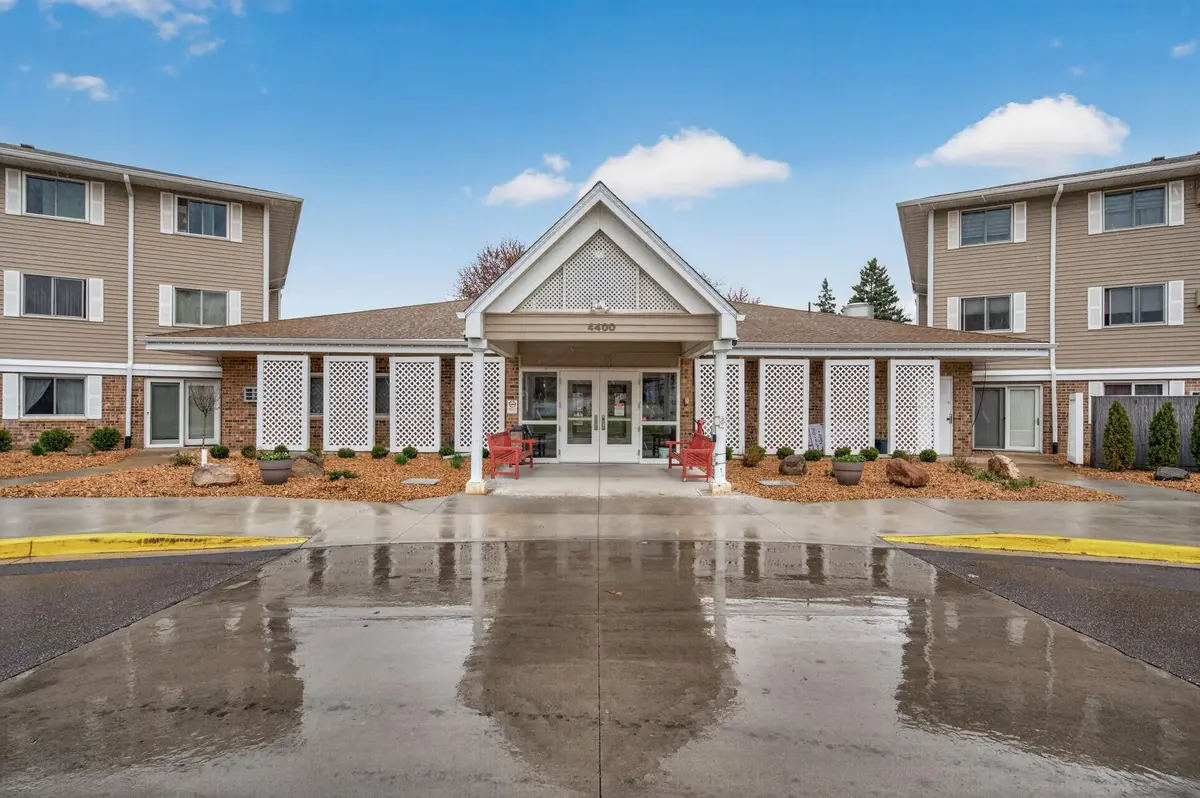 4400 36th AVE N #210, Robbinsdale, MN 55422