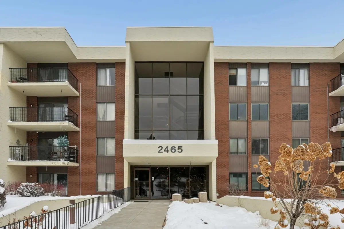 2465 Londin LN E #401, Maplewood, MN 55119