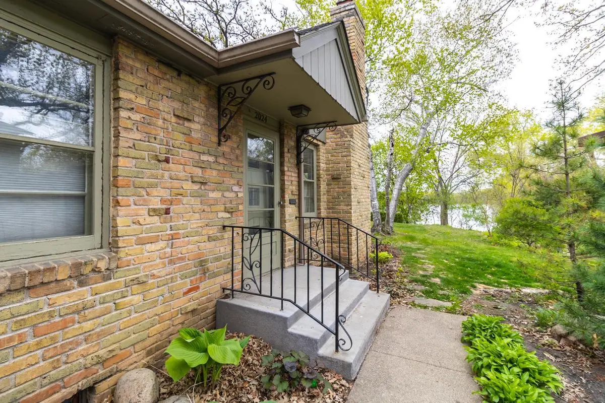 2024 Cedar Lake Pkwy, Minneapolis, MN 55416