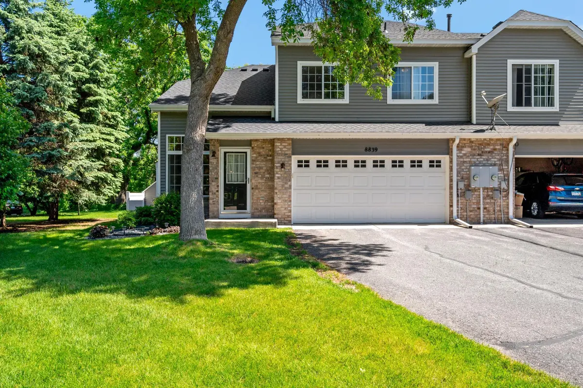 8839 Hastings CIR NE, Blaine, MN 55449