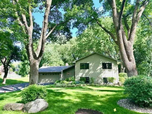 13305 Stone RD, Minnetonka, MN 55305